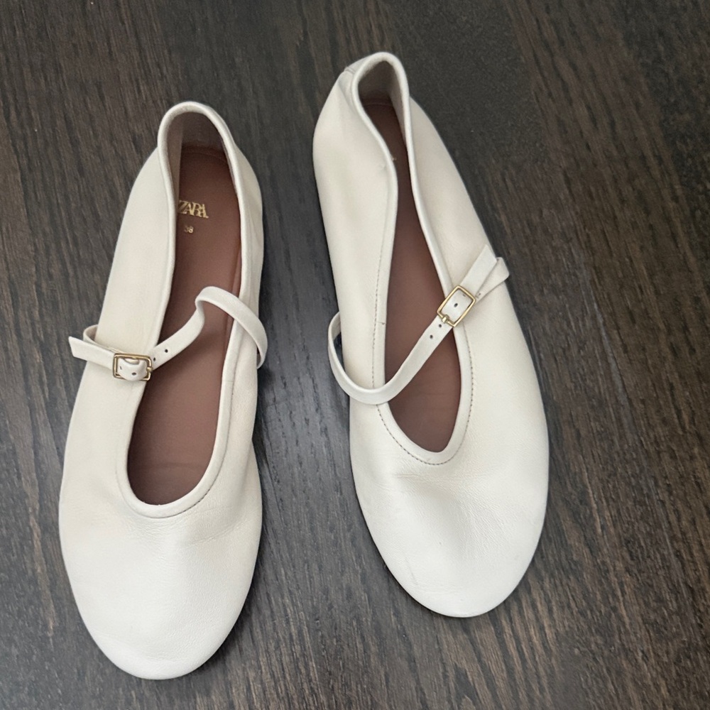 Zara BUCKLED SOFT LEATHER MARY JANES size 38 off white leather